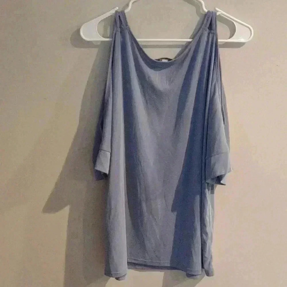 Green envelope women's large light blue open shoulder short sleeve top - Picture 6 of 6